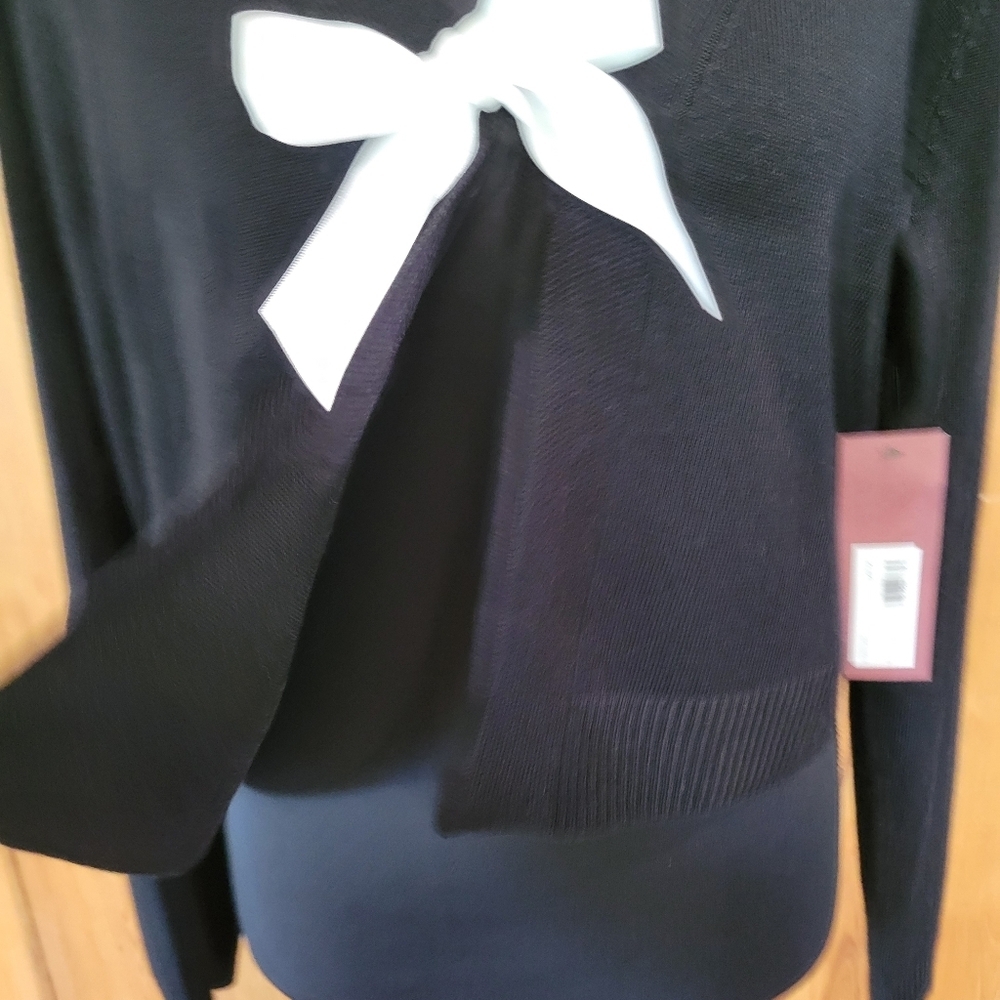 Elegant Black Sweater with White Bow - Picture 4 of 14